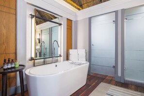 Luxury Villa | Bathroom