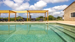 Outdoor pool - Velanera Hotel & Restaurant (Liznjan)
