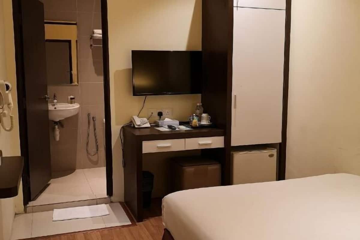 Minibar, bureau, chambres insonorisées, fer et planche à repasser