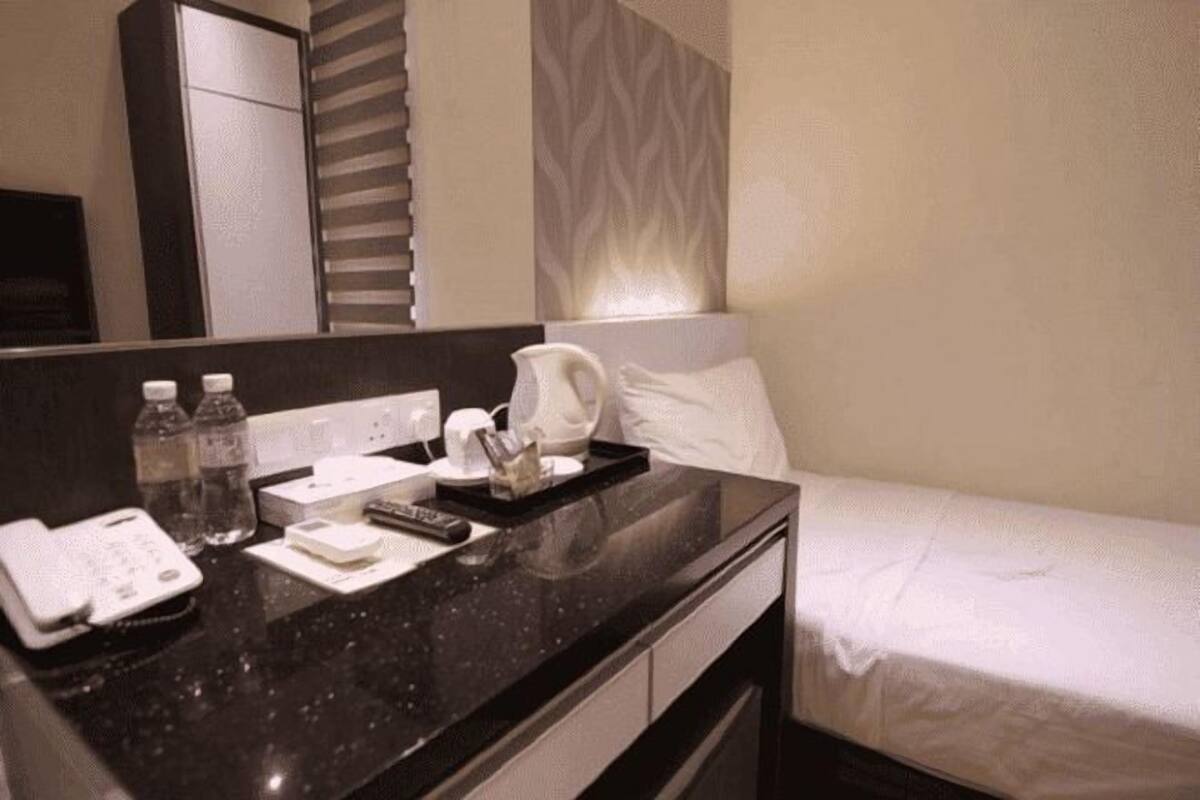 Minibar, escritorio y sistema de insonorización