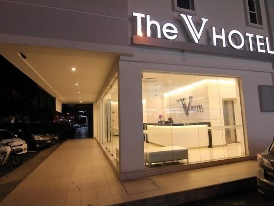 Fachada da propriedade à noite