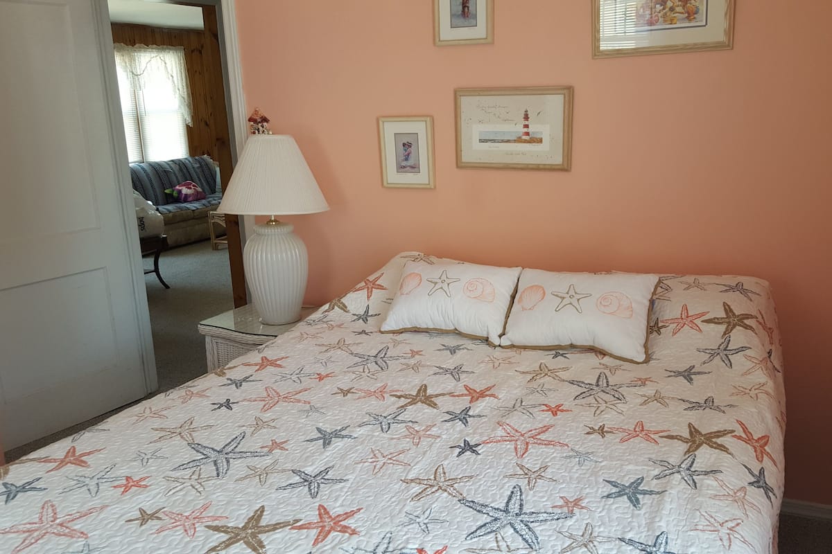 Family Duplex (Entire First Floor) | 2 bedrooms, individually decorated, iron/ironing board, free WiFi
