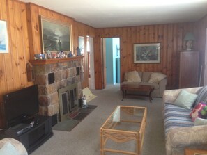 Televisión LCD, reproductor de DVD, películas con cargo