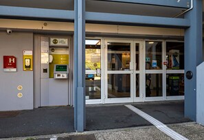 Front of property - B&B HOTEL Saint-Etienne La Terrasse (Villars)