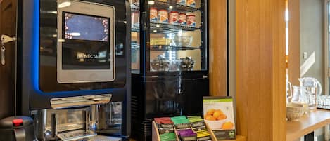 Petit-déjeuner buffet servi tous les jours en supplément