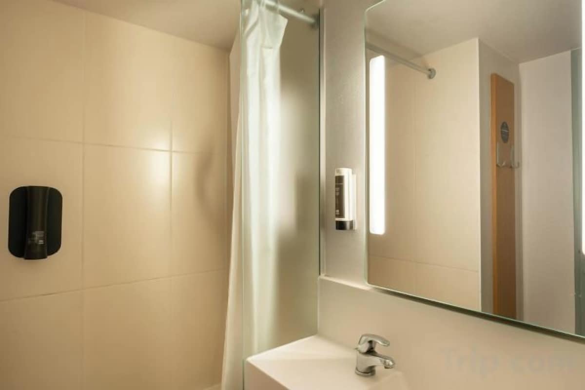 Shower, hair dryer (on request), towels