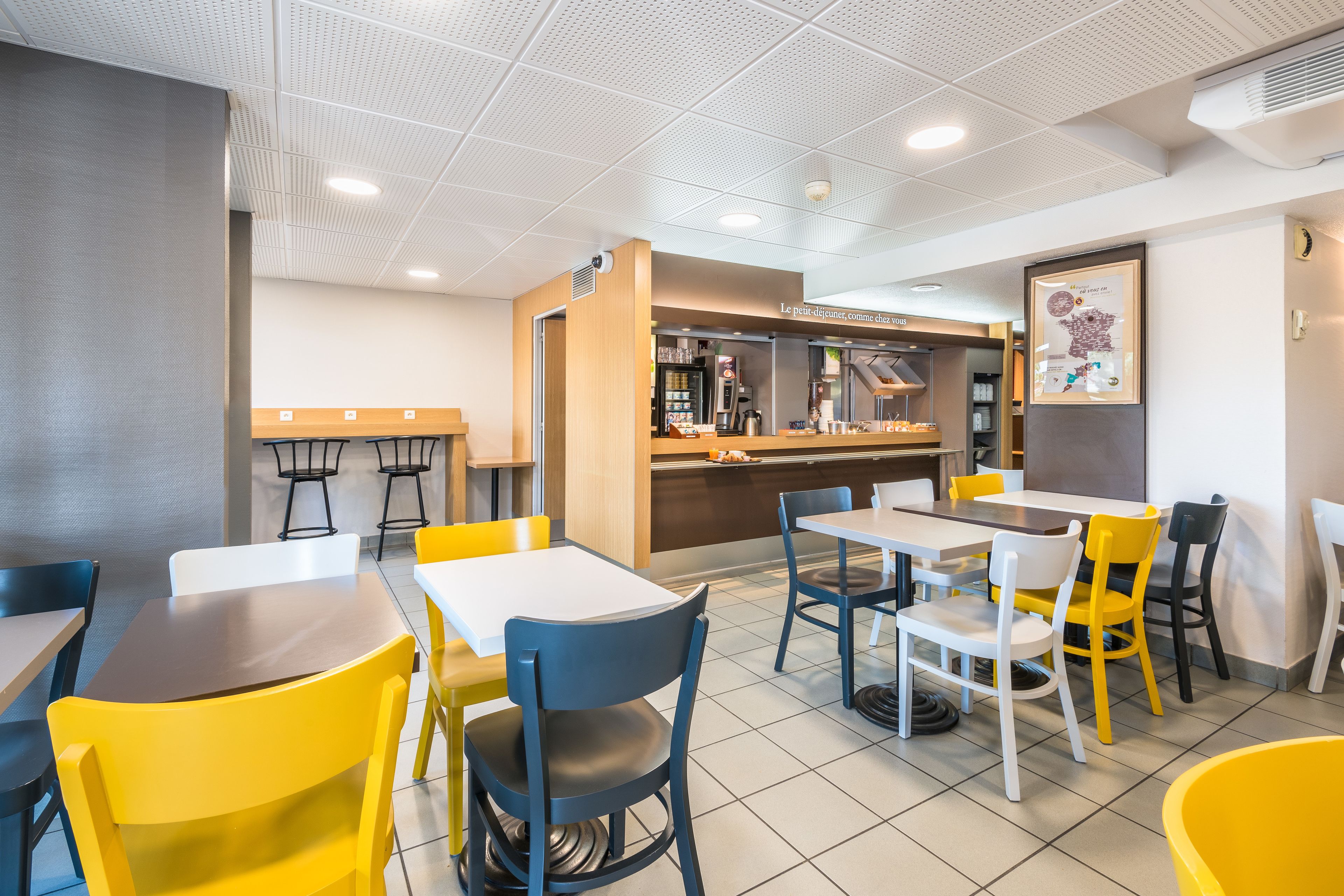 بوفيه فطور يوميًا مقابل رسوم