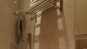 A modern bathroom with a toilet, a glass-enclosed shower, and a sink. - Seasons View Hotel (Kuantan)