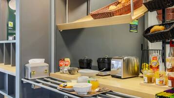 Petit déjeuner buffet servi tous les jours en supplément