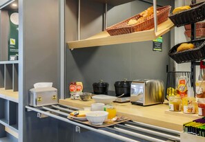 Petit déjeuner buffet servi tous les jours en supplément
