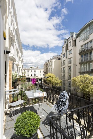 アパートメント 1 ベッドルーム (Kensington Gardens Square VI) | バルコニー