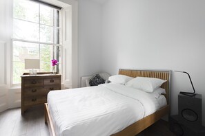 アパートメント 1 ベッドルーム (Kensington Gardens Square VI) | 高級寝具、客室ごとに異なる装飾、客室ごとに異なるインテリア、アイロン / アイロン台