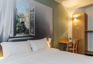 Premium bedding, memory foam beds, desk, blackout drapes - B&B HOTEL Metz Jouy-aux-Arches (Jouy-aux-Arches)