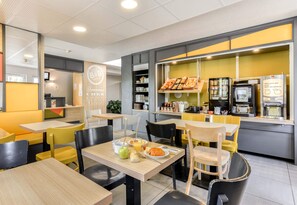 Petit déjeuner buffet servi tous les jours en supplément