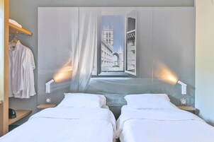 Twin Room, Non Smoking | Premium bedding, down comforters, desk, blackout drapes