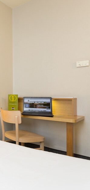 Double Non-Smoking Room | Premium bedding, desk, blackout drapes, soundproofing - B&B HOTEL Montpellier (2) (Saint-Jean-de-Vedas)