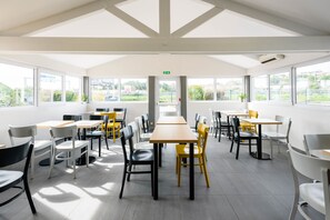 Daily buffet breakfast for a fee - B&B HOTEL Narbonne (1) (Narbonne)