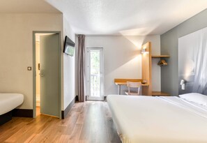Twin Non-Smoking Room | Premium bedding, desk, blackout drapes, soundproofing - B&B HOTEL Narbonne (1) (Narbonne)