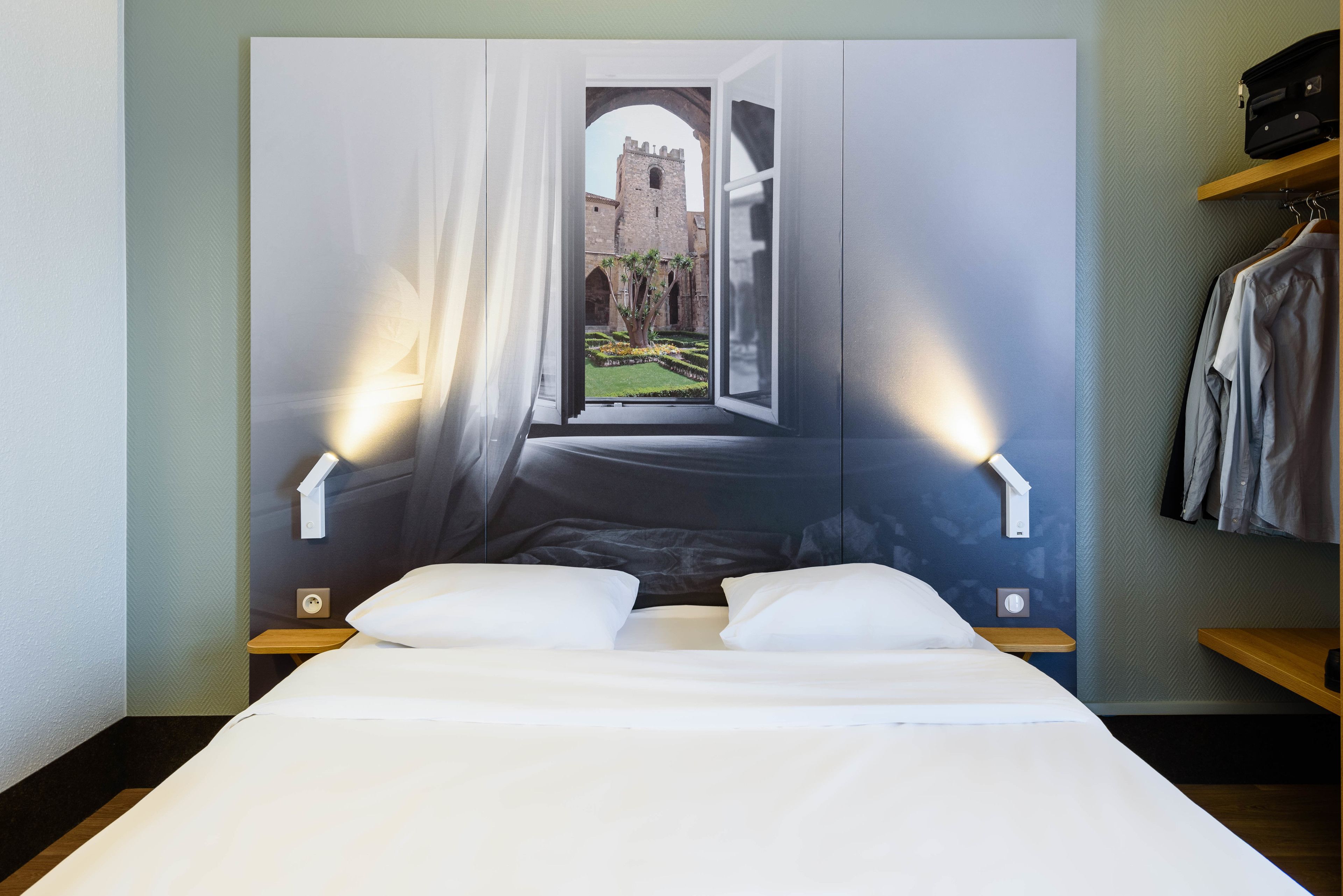 Premium bedding, desk, blackout drapes, soundproofing