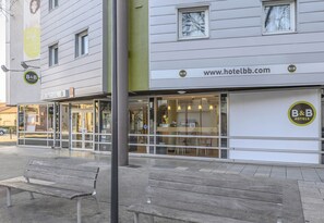 숙박 시설 입구