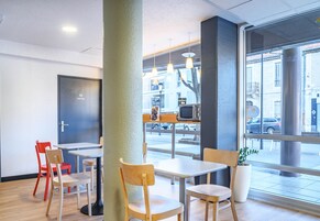 Café da manhã com buffet todos os dias mediante uma taxa