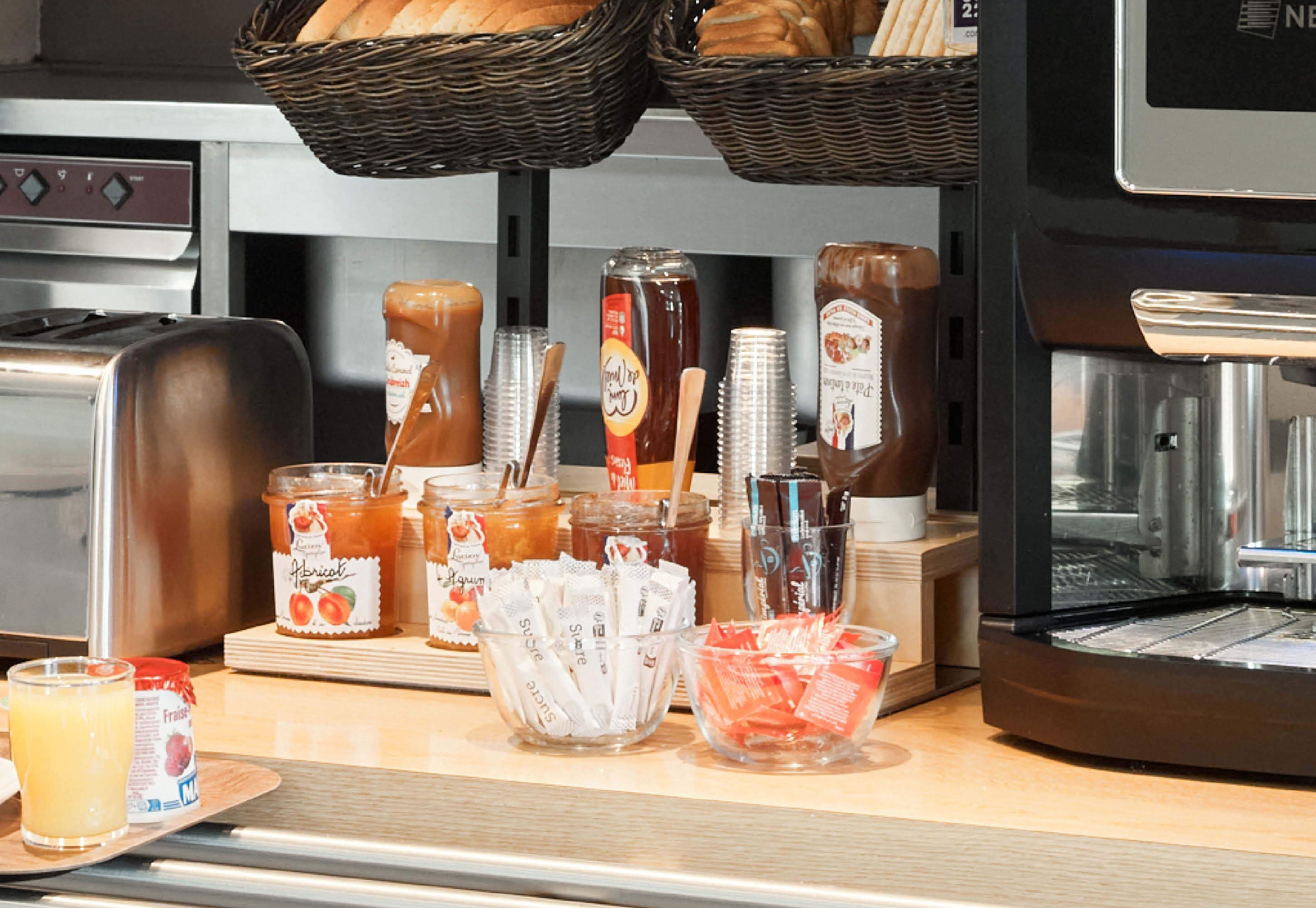 Se ofrece un desayuno bufé todos los días (por un coste adicional)