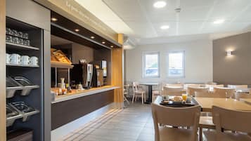 Desayuno buffet todos los días (con cargo)