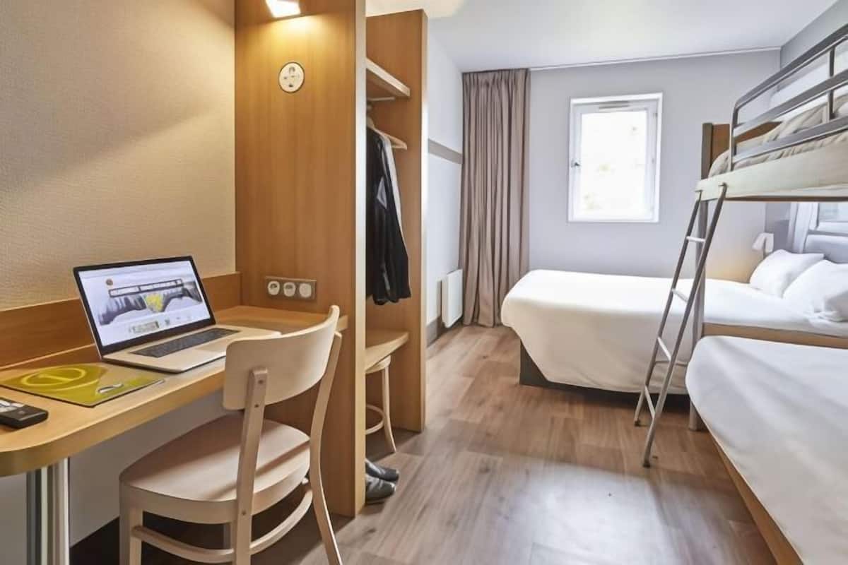 Premium bedding, down duvets, desk, soundproofing