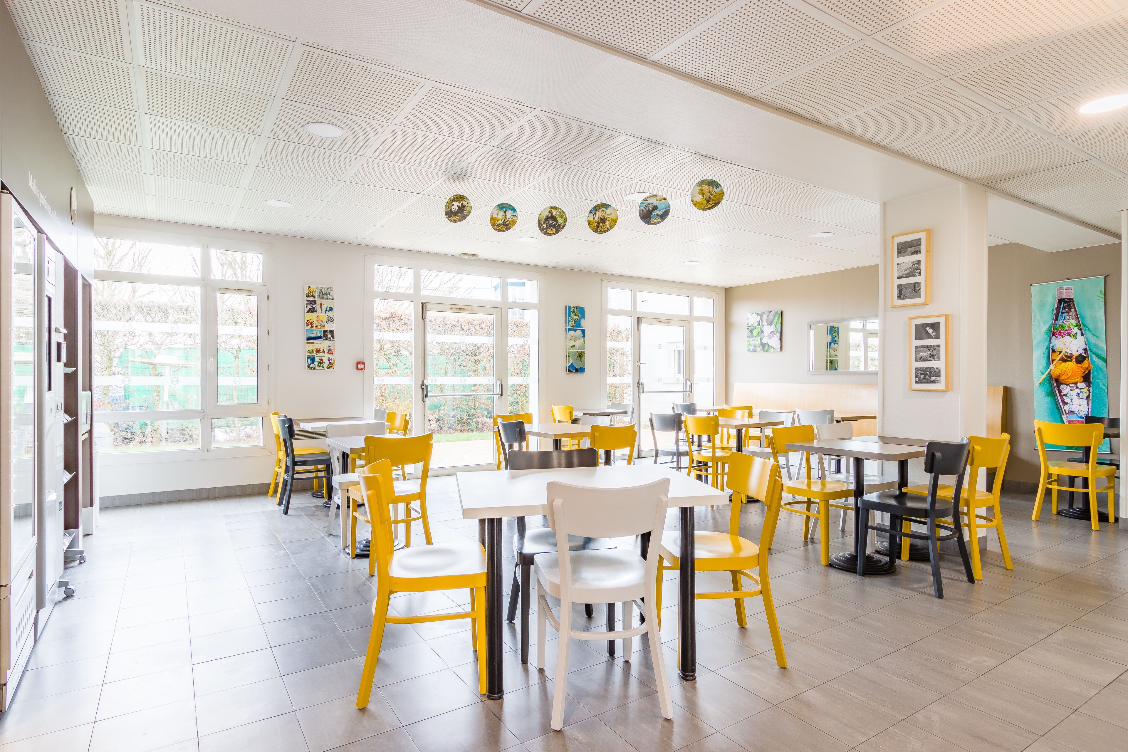 daily buffet breakfast for a fee