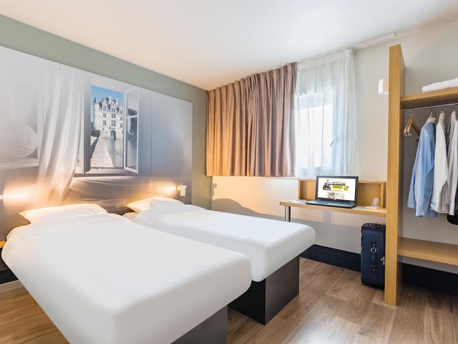 Kahden hengen huone (kaksi sänkyä), tupakointi kielletty | Ylelliset vuodevaatteet, työpöytä, äänieristys, ilmainen Wi-Fi