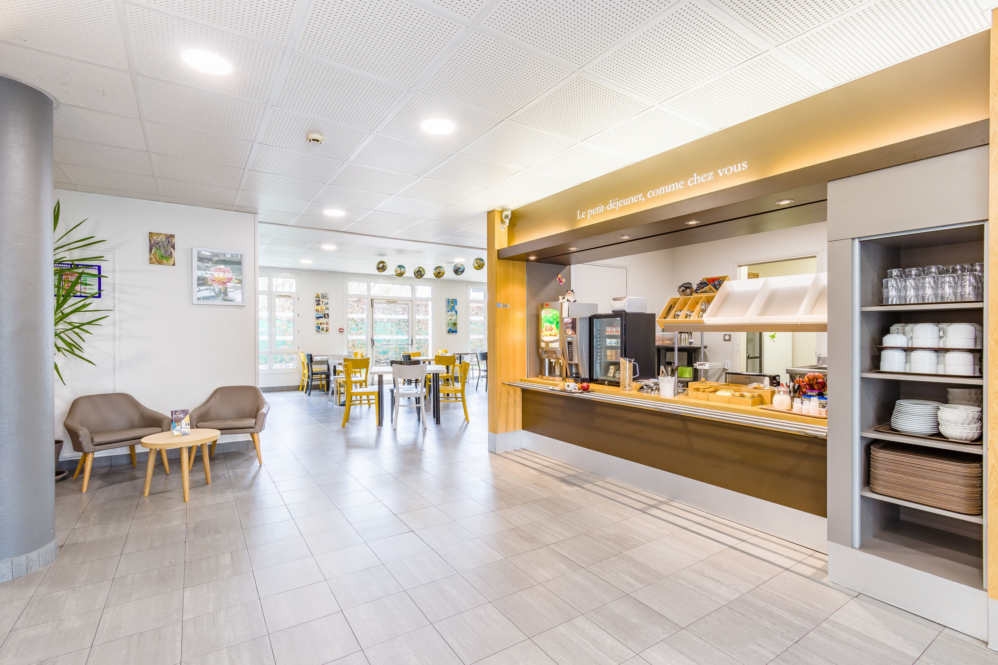 daily buffet breakfast for a fee