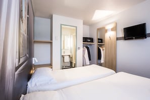 Premium bedding, down duvets, desk, blackout curtains