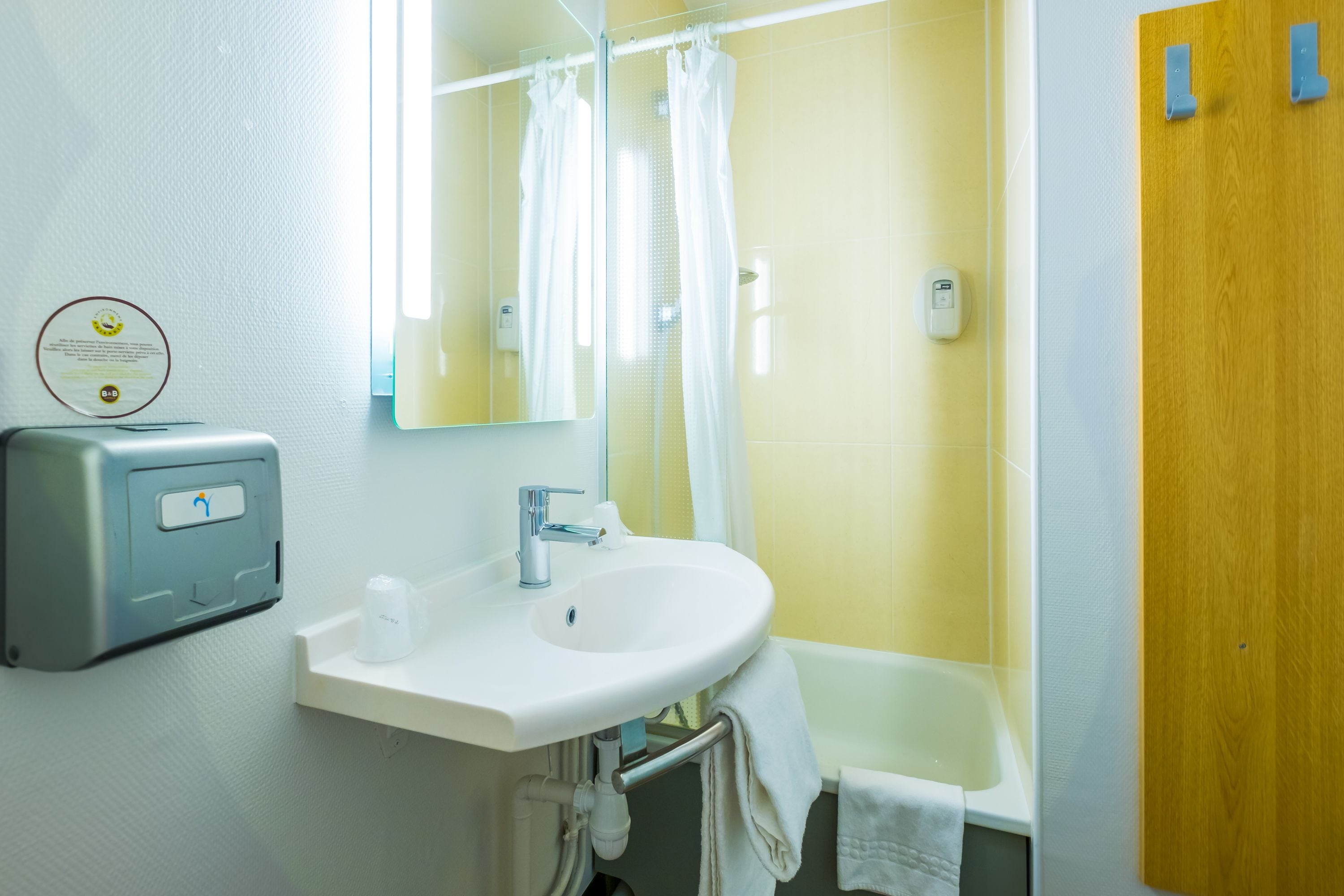 Douche, serviettes fournies