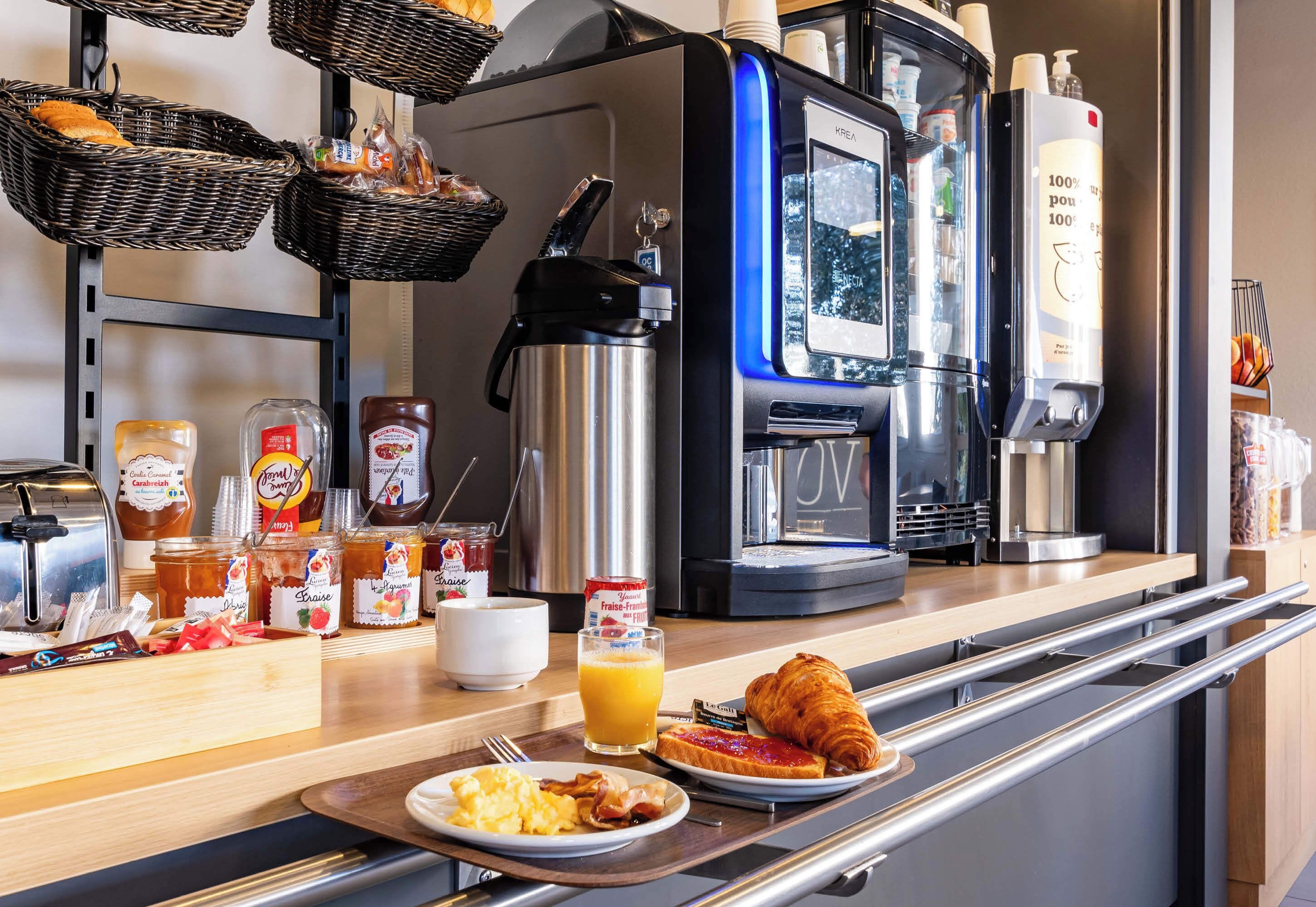 Bữa sáng buffet hàng ngày với phụ phí nhỏ 