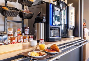Daily buffet breakfast for a fee - B&B HOTEL Valence Sud (Valence)