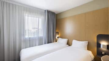 Chambre avec lits jumeaux, non-fumeurs | Literie de qualité supérieure, bureau, rideaux occultants