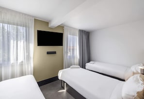 Ropa de cama de alta calidad, escritorio, cortinas opacas