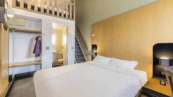 Biancheria da letto di alta qualità, copriletto in piuma, una scrivania