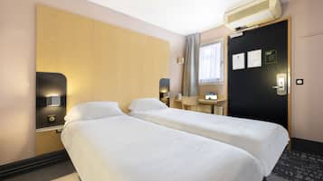 Twin Room, Non Smoking | Premium bedding, down comforters, desk, blackout drapes