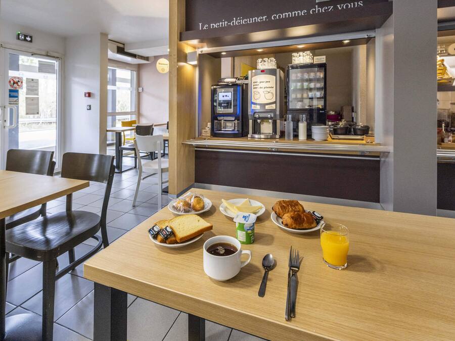 Daily buffet breakfast for a fee