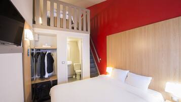 Premium bedding, desk, soundproofing, free WiFi