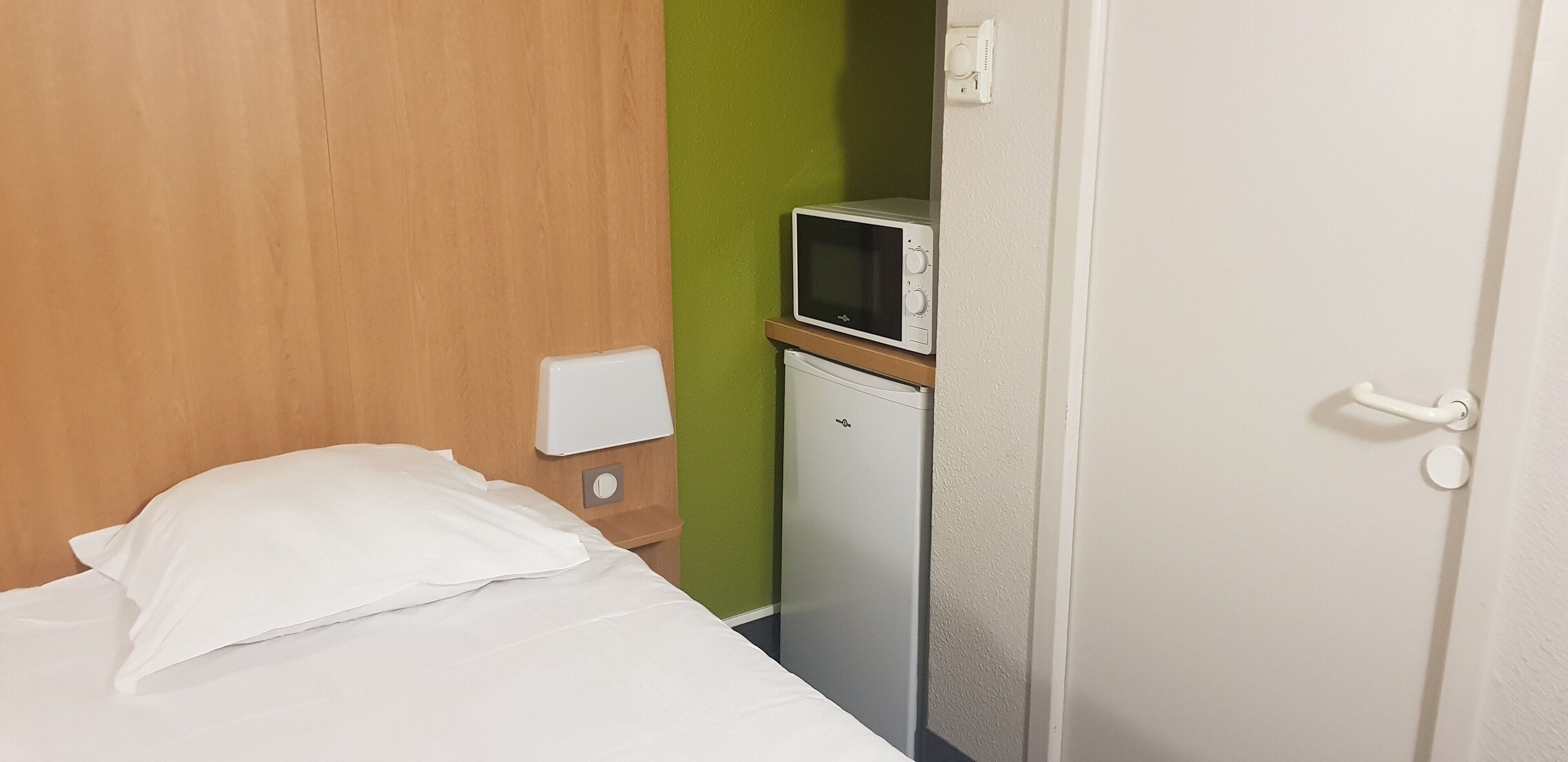 Foto - Kyriad Direct Poitiers - Gare du Futuroscope