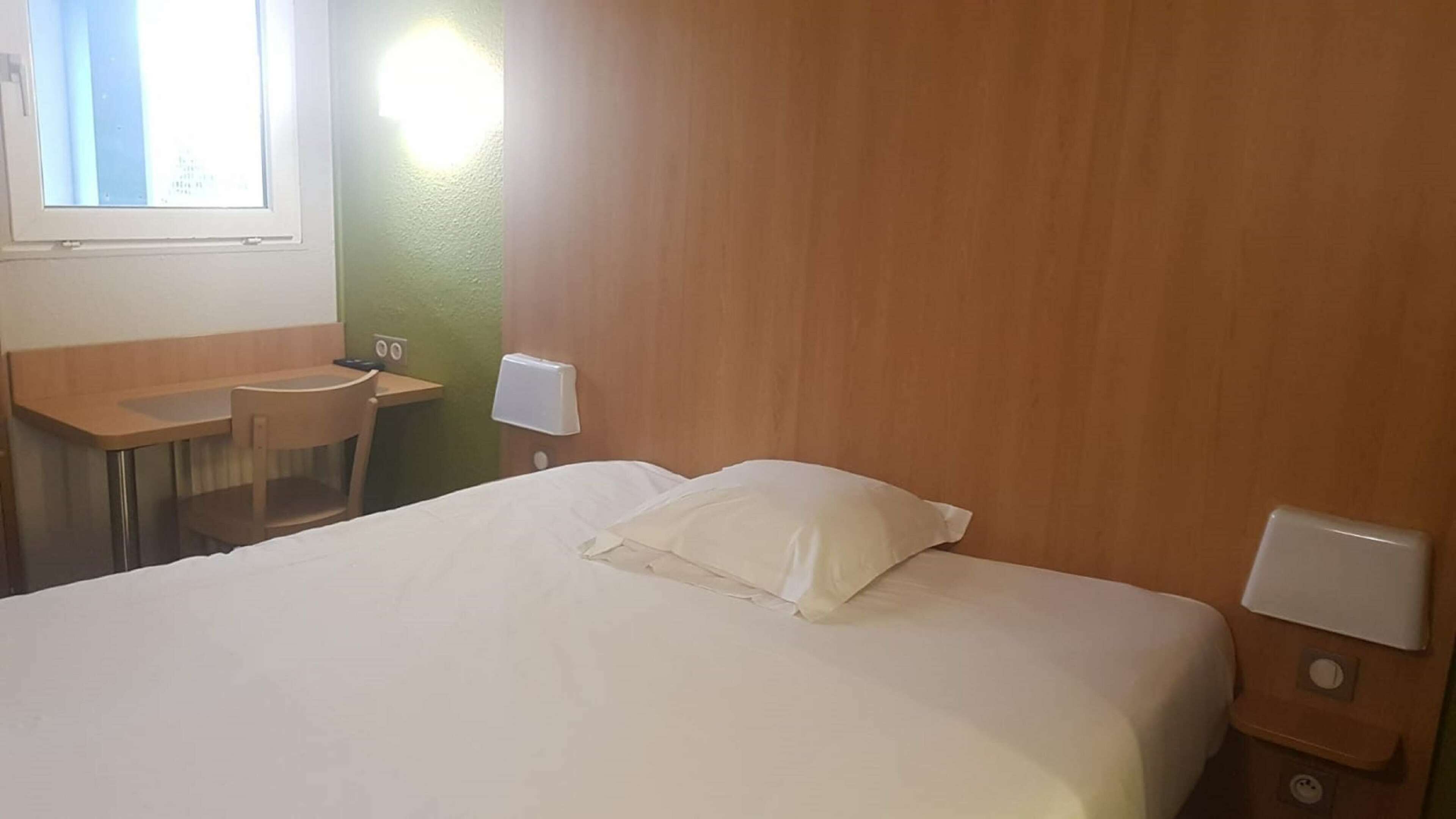 Foto - Kyriad Direct Poitiers - Gare du Futuroscope