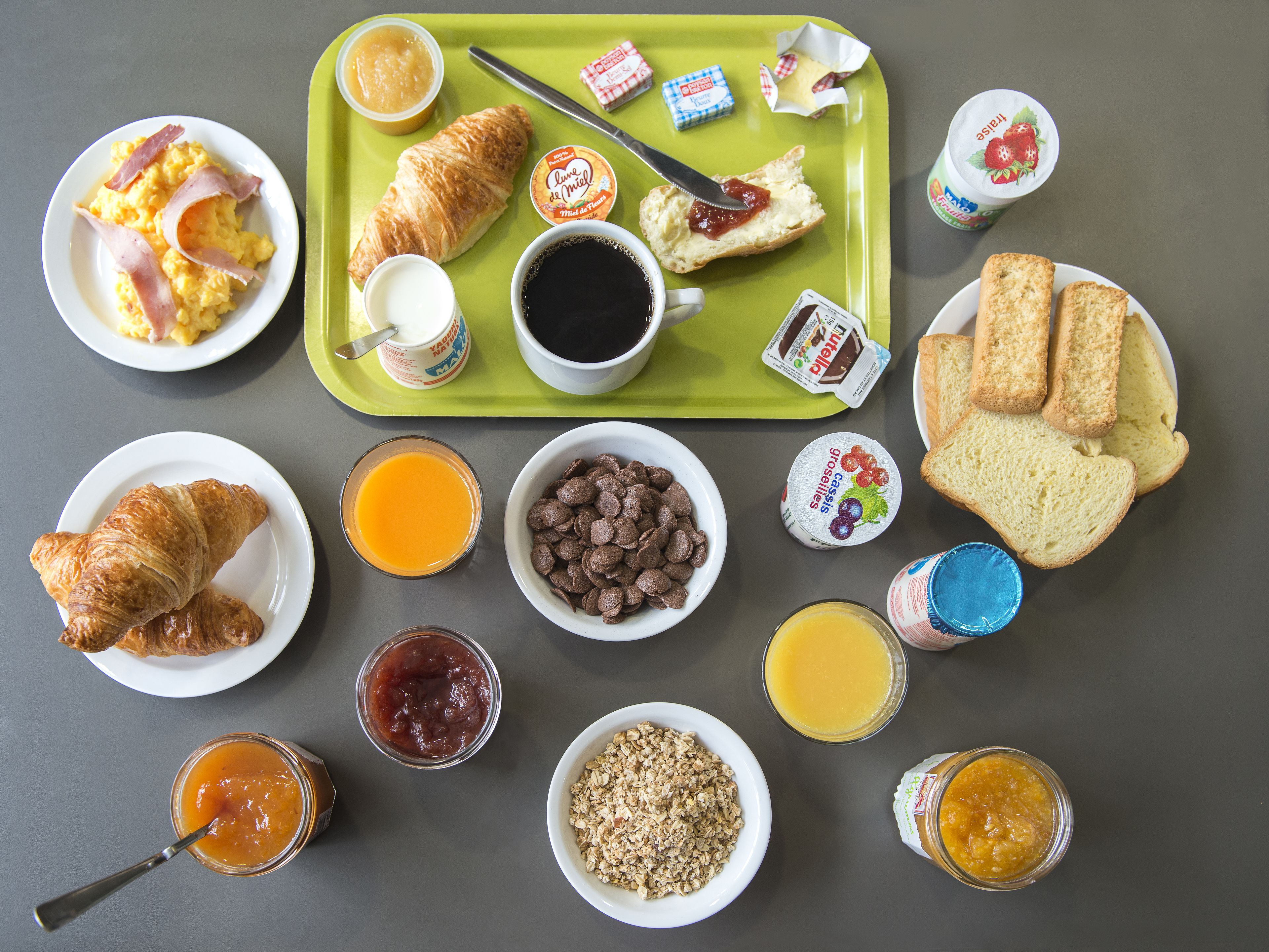 Daily continental breakfast (EUR 6.9 per person)