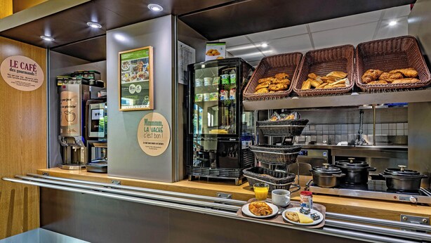 Frokostbuffé hver dag (mot et tillegg)