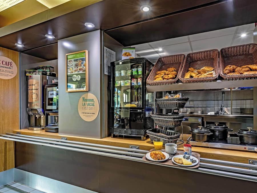 Daily buffet breakfast for a fee