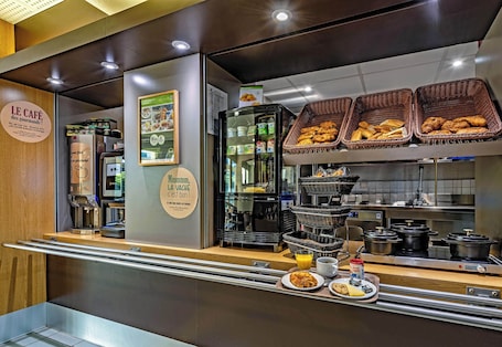 Daily buffet breakfast for a fee