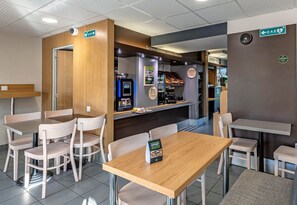 Frokostbuffé hver dag (mot et tillegg)