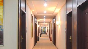 المنشأة من الداخل