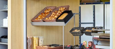 Daily buffet breakfast for a fee